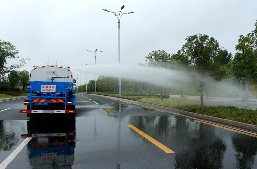 3立方電動(dòng)垃圾車（掛桶）頂噴功能演示
