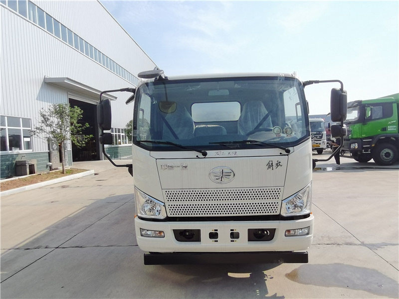 9.5方國(guó)六解放J6油罐車(chē)圖片3