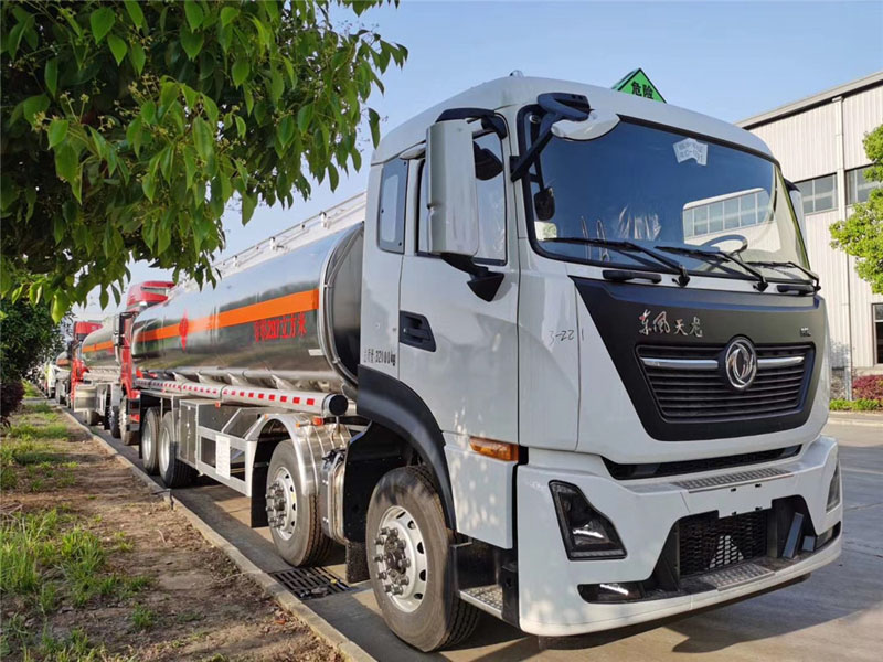 國(guó)六東風(fēng)天龍前四后八29.7方鋁合金運(yùn)油車(chē)20噸不超載圖片2